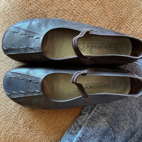 Arcopedico Leather Flats - Picture 1 of 4